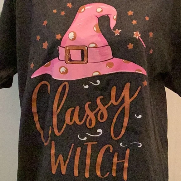 🖤NWOT Classy Witch Unisex Size Med Tee Shirt So Fun To Wear 🖤 - Picture 4 of 8